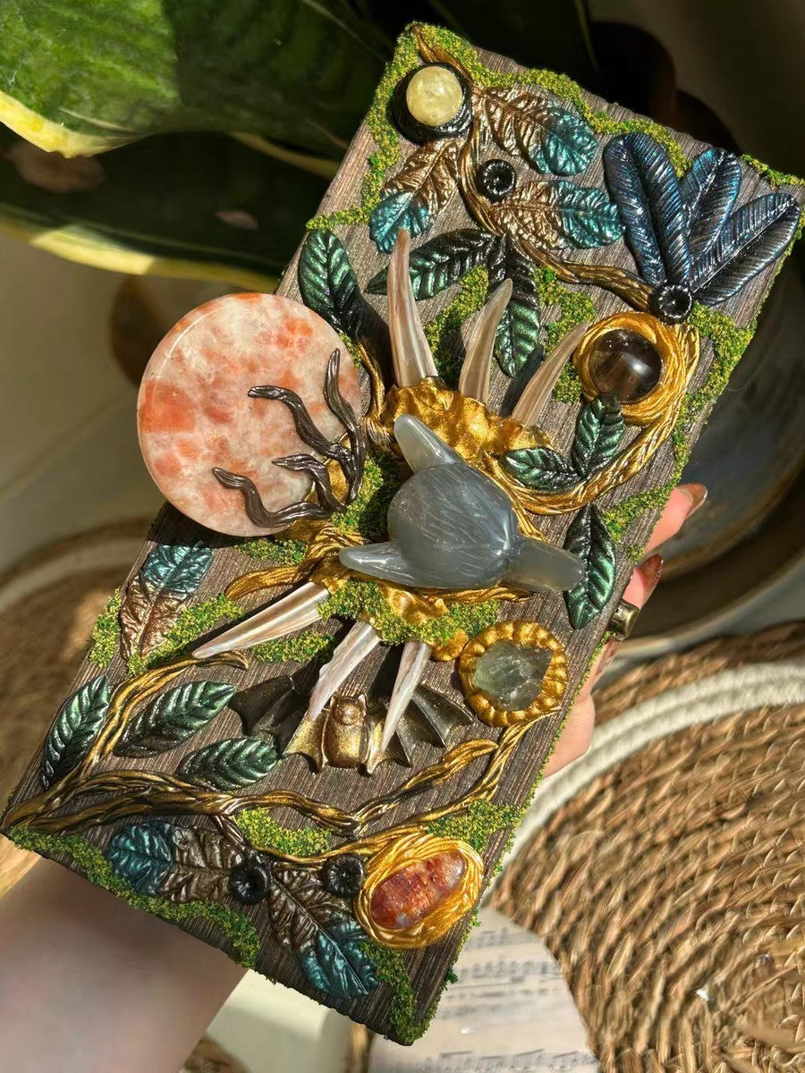 Moon Gazing Wolf Box-sd029